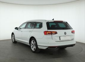 Volkswagen Passat - 2021