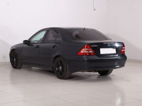 Mercedes-Benz C - 2005