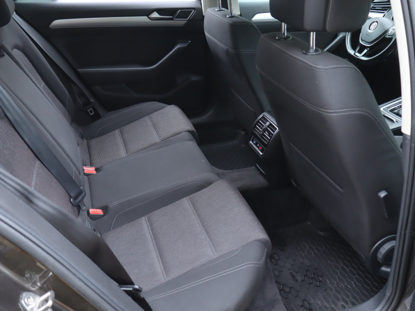 Volkswagen Passat, 2016