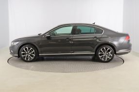 Volkswagen Passat - 2021