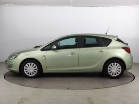 Opel Astra - 2011