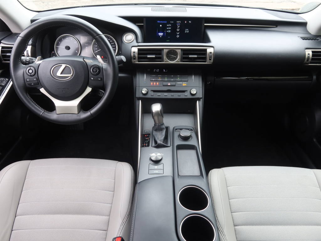 Lexus IS
