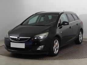 Opel Astra - 2011