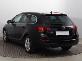 Opel Astra - 2011