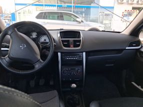 Peugeot 207 - 2011