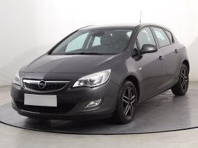 Opel Astra - 2012