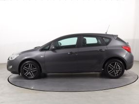 Opel Astra - 2012