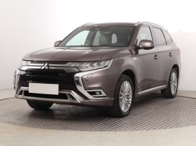 Mitsubishi Outlander - 2020