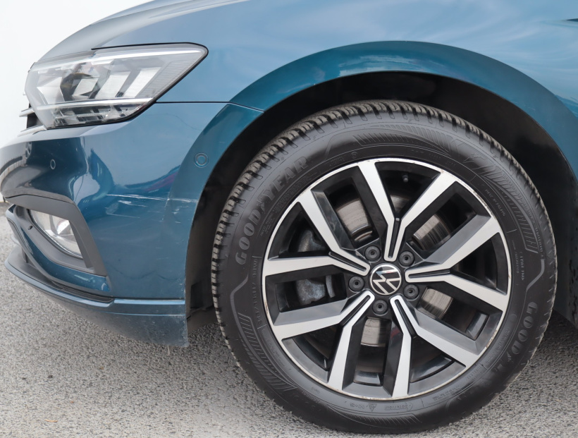 Volkswagen Passat, 2021