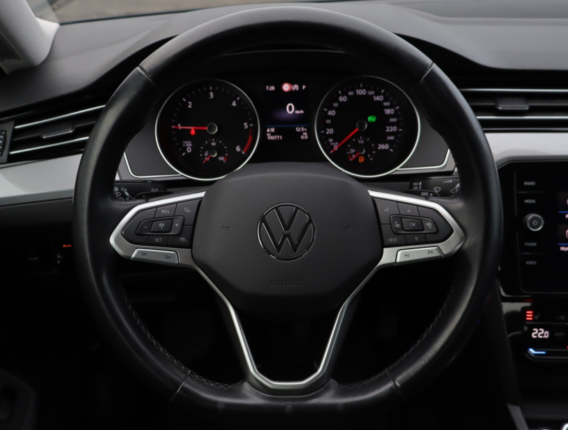 Volkswagen Passat, 2021