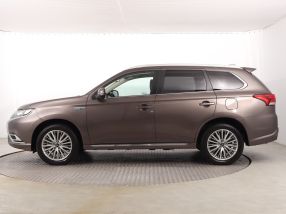 Mitsubishi Outlander - 2020