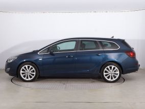 Opel Astra - 2011