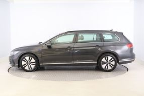 Volkswagen Passat - 2021