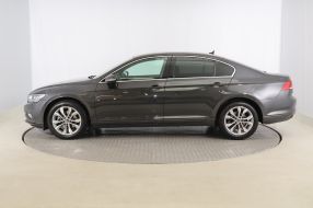 Volkswagen Passat - 2022