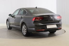 Volkswagen Passat - 2022