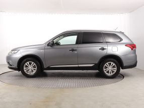 Mitsubishi Outlander - 2016