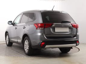 Mitsubishi Outlander - 2016