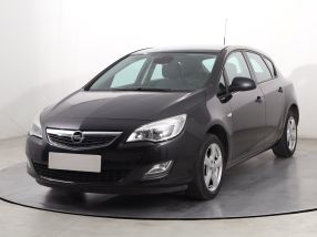 Opel Astra - 2012