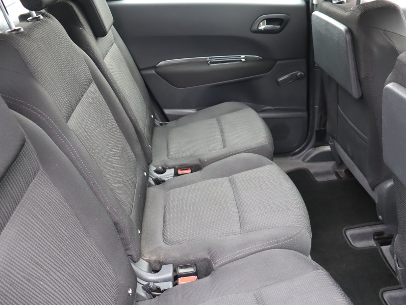 Peugeot 5008, 2010