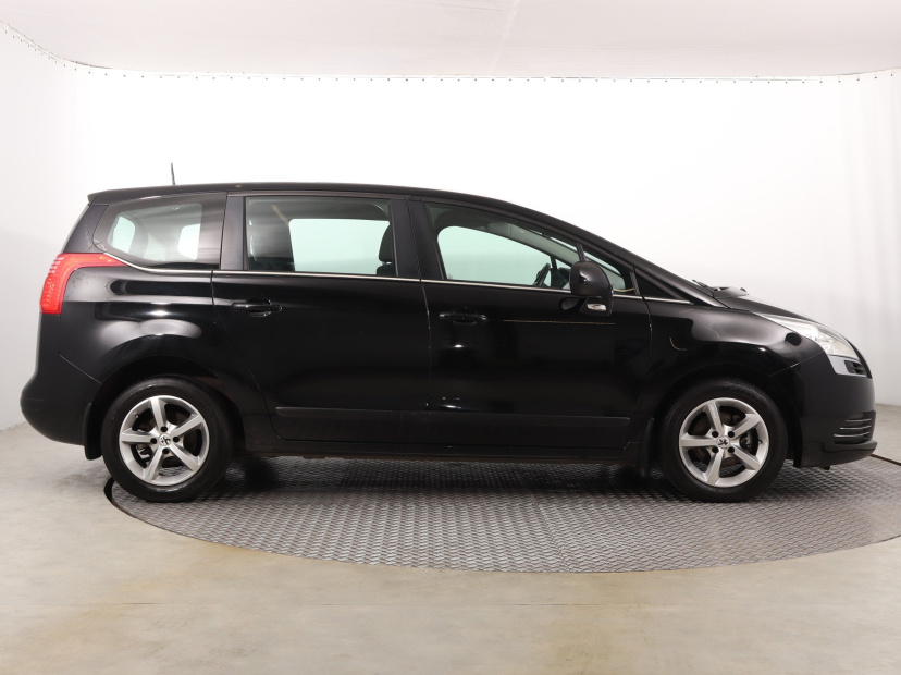 Peugeot 5008, 2010