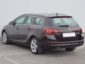 Opel Astra - 2012