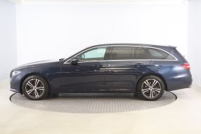Mercedes-Benz E - 2021