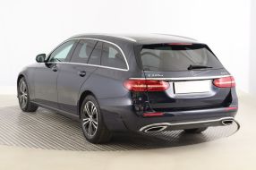 Mercedes-Benz E - 2021