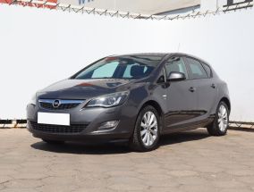 Opel Astra - 2012