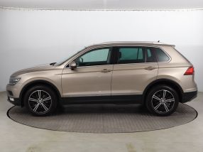 Volkswagen Tiguan - 2016