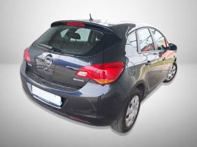 Opel Astra - 2012