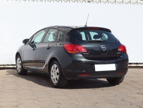 Opel Astra - 2012
