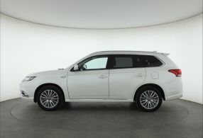 Mitsubishi Outlander - 2020