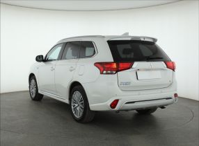 Mitsubishi Outlander - 2020
