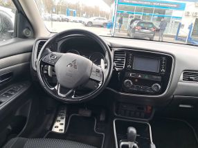 Mitsubishi Outlander - 2016