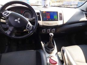 Mitsubishi Outlander - 2011