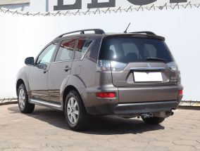 Mitsubishi Outlander - 2011