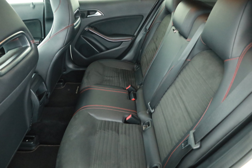 Mercedes-Benz GLA, 2015