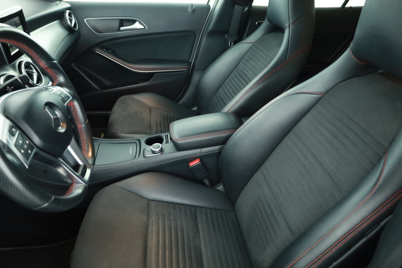 Mercedes-Benz GLA, 2015