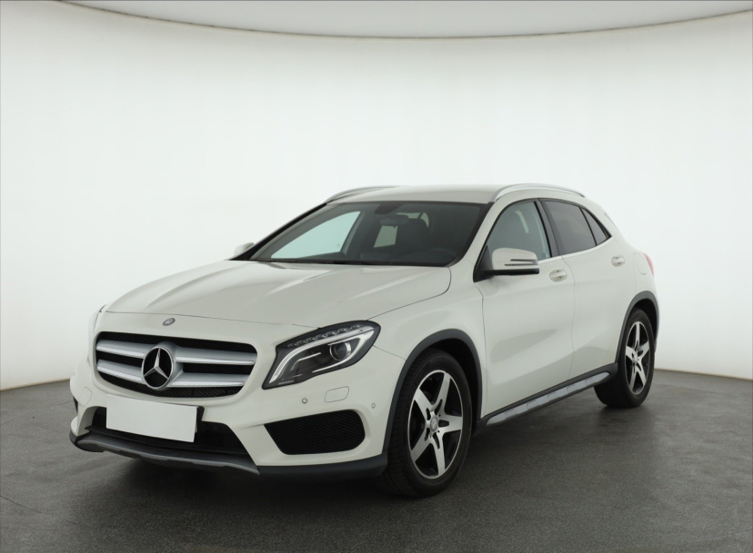 Mercedes-Benz GLA, 2015