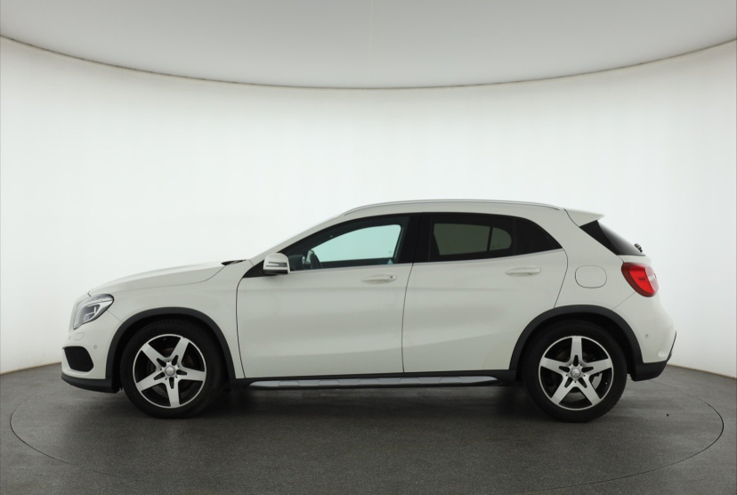 Mercedes-Benz GLA, 2015