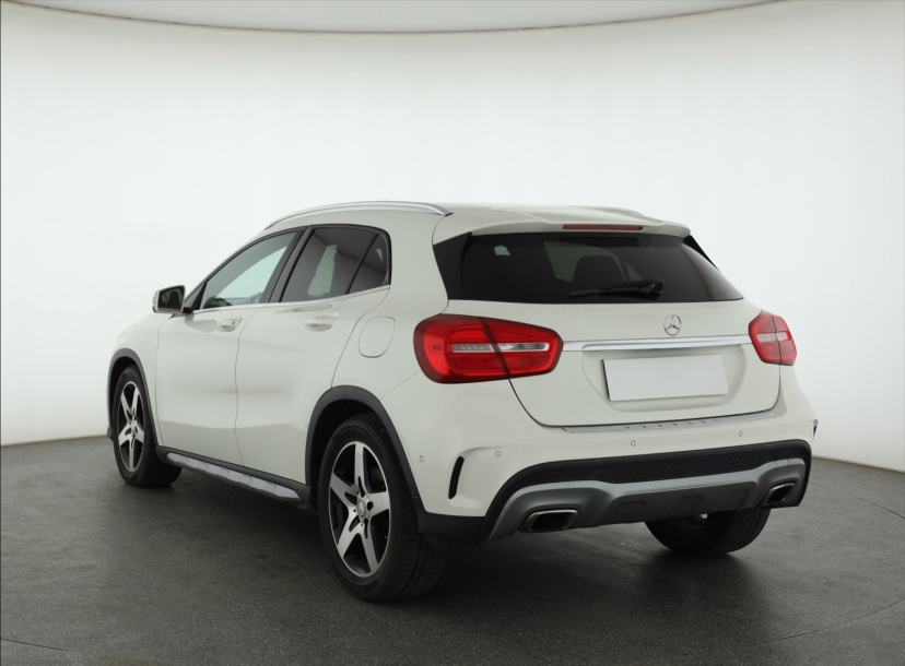 Mercedes-Benz GLA, 2015