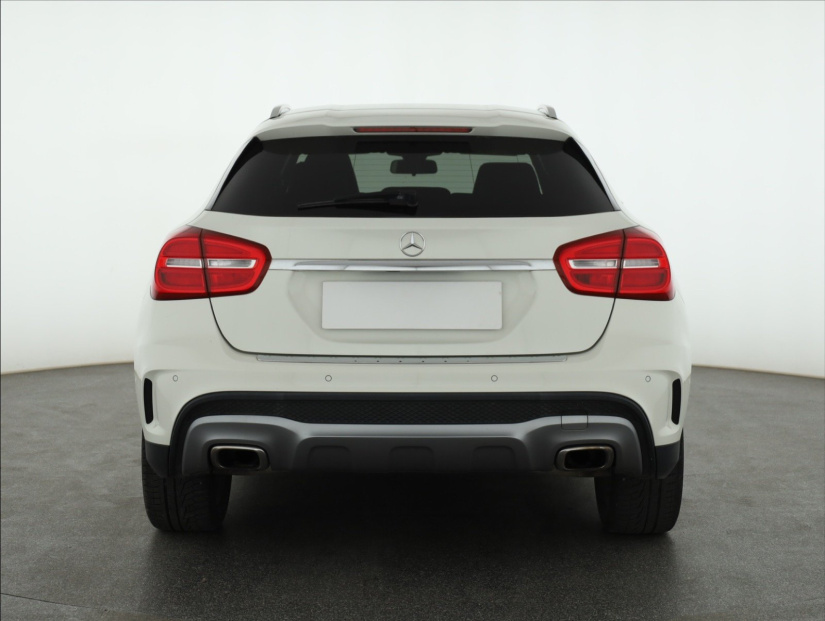 Mercedes-Benz GLA, 2015