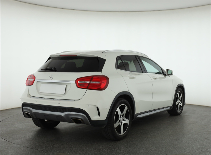 Mercedes-Benz GLA, 2015