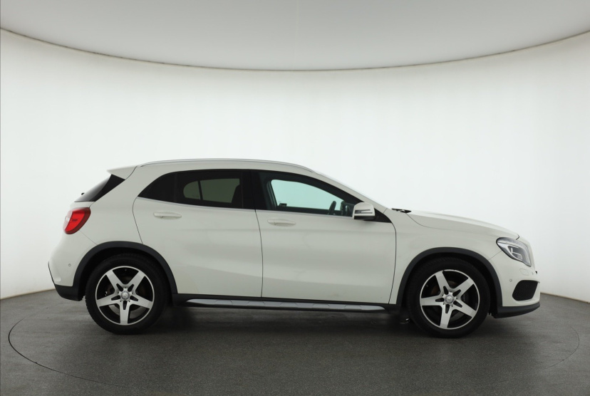 Mercedes-Benz GLA, 2015