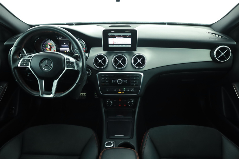 Mercedes-Benz GLA, 2015