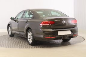Volkswagen Passat - 2016