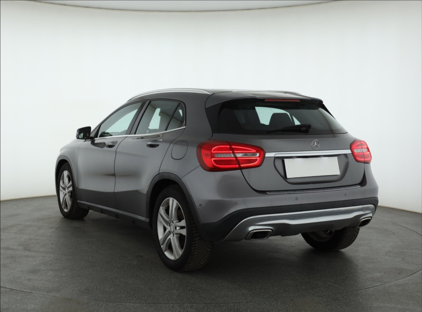 Mercedes-Benz GLA, 2015