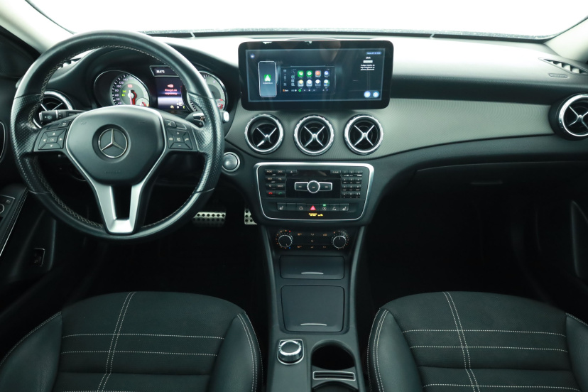 Mercedes-Benz GLA, 2015