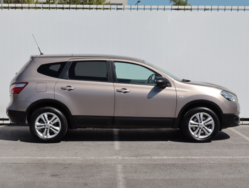 Nissan Qashqai+2, 2012