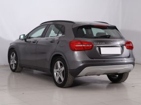 Mercedes-Benz GLA - 2015